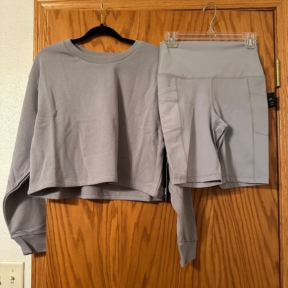 90 Degrees by Reflex Crewneck & Shorts Set - NWT - Size L - Picture 4 of 16